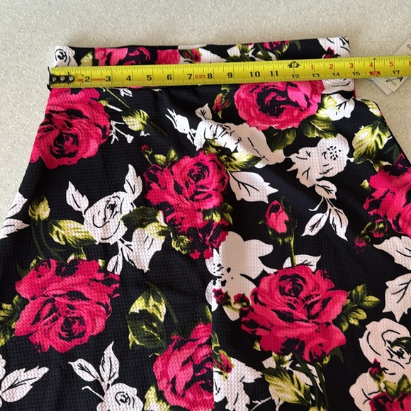 MAGAZINE skirt NWT size L - Picture 6 of 6